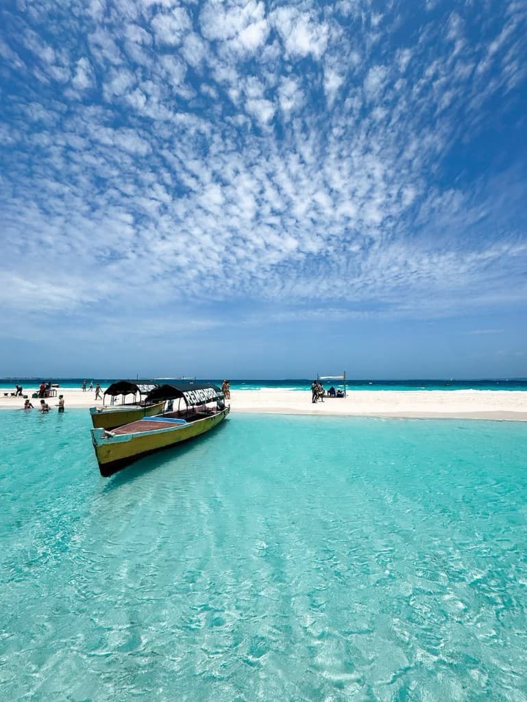 Barche sulla sandbank di Nakupenda