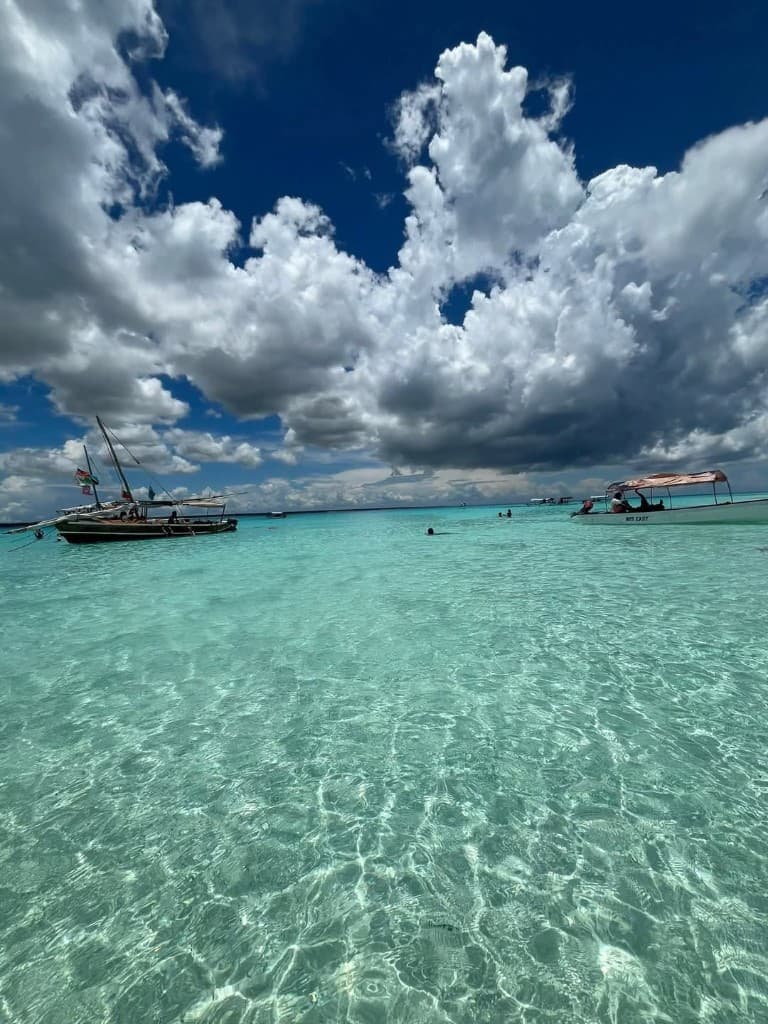 Dhow e acqua cristallina, tour Zanzibar